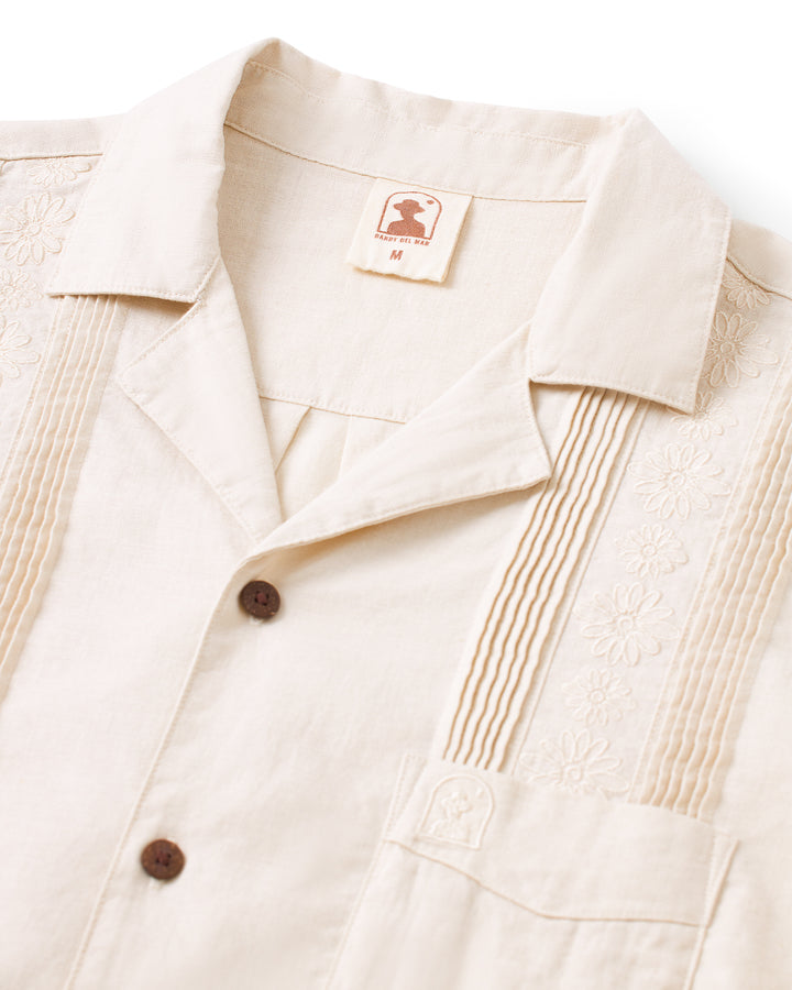 A Dandy Del Mar Brisa Linen Shirt - Vintage Ivory with a button down collar.