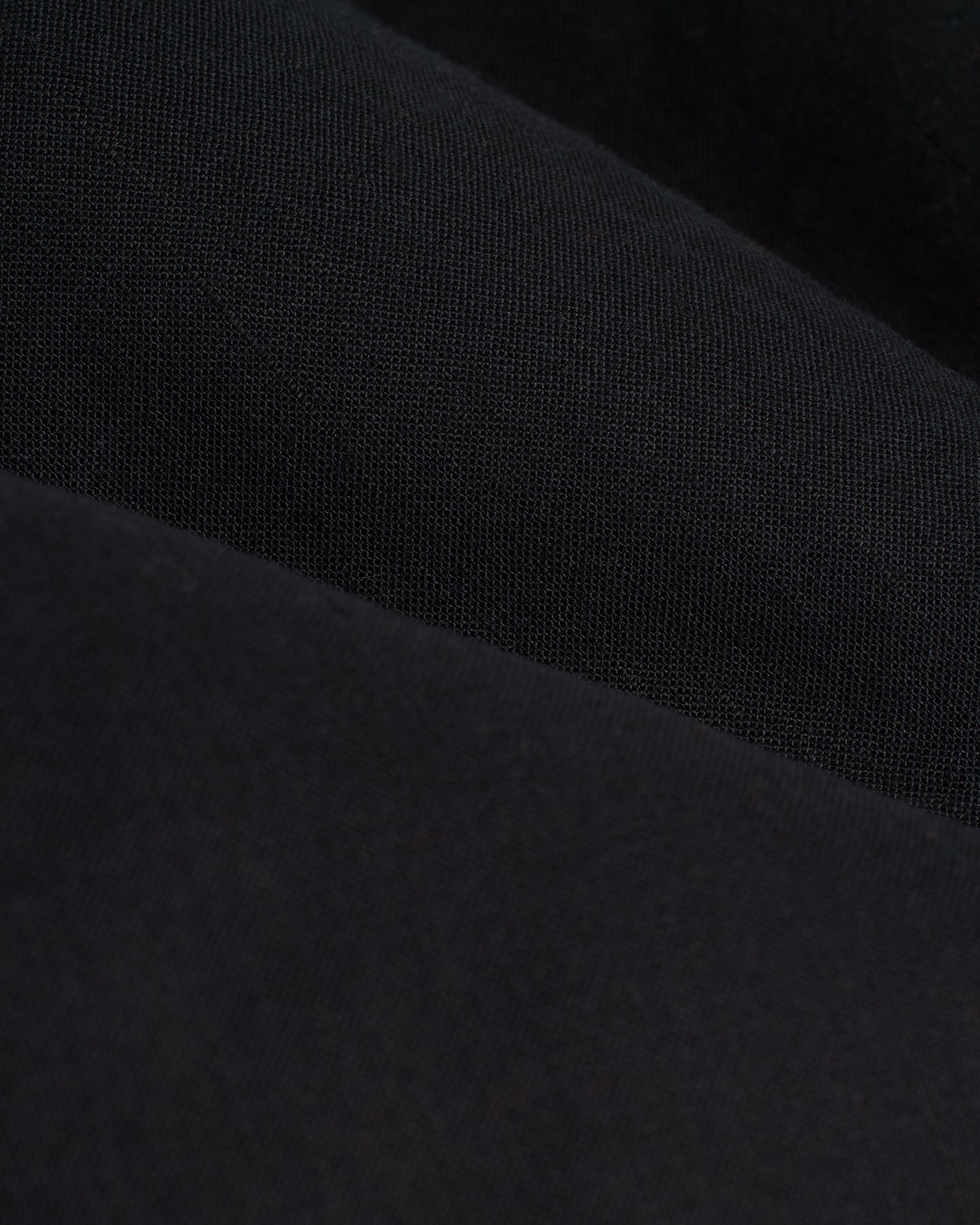 A close-up of the Dandy Del Mar Brisa Linen Trouser - Onyx.